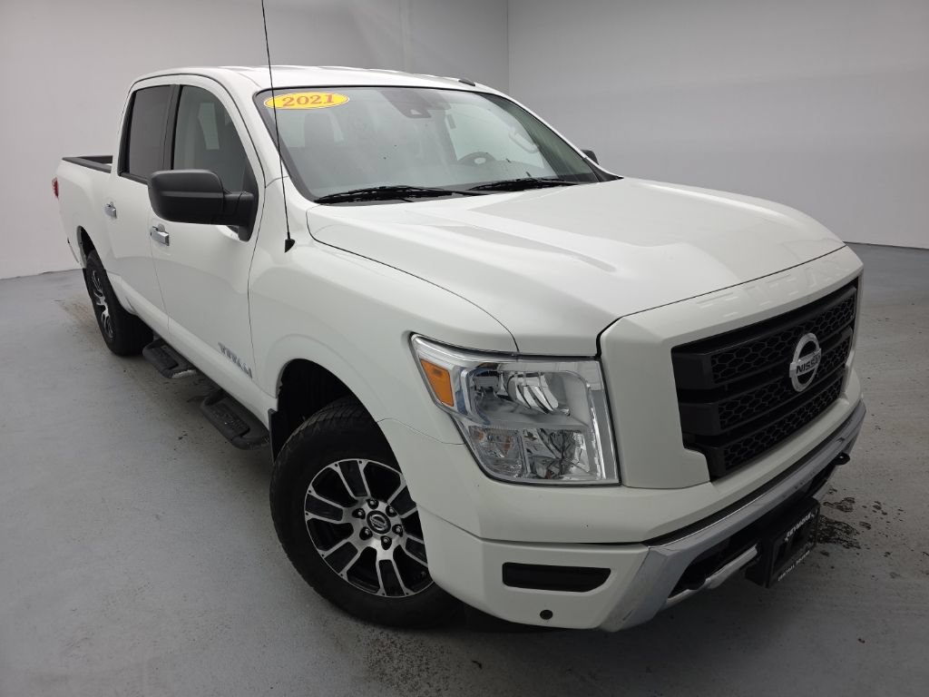 Used 2021 Nissan Titan SV w/ SV Convenience Package AWD/4WD image 3