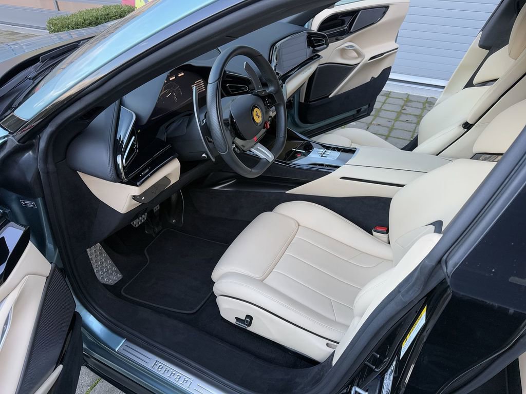 Used 2023 Ferrari Purosangue image 29