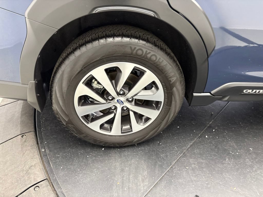 Used 2025 Subaru Outback Premium AWD/4WD image 17