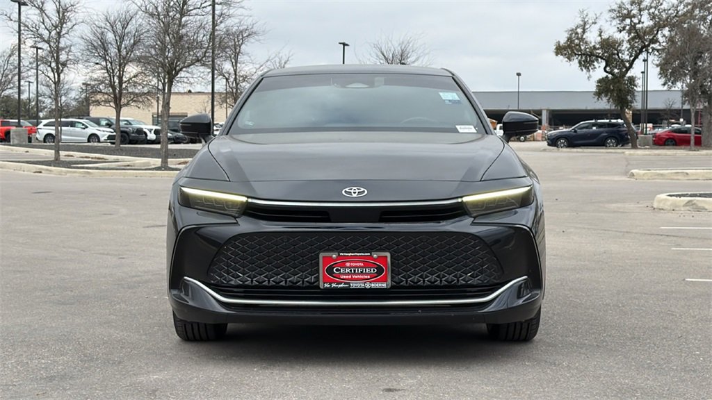 Used 2023 Toyota Crown Limited image 2