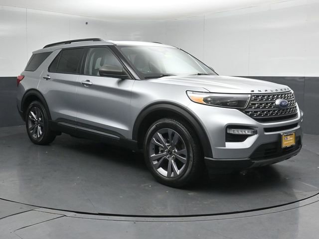 Certified 2021 Ford Explorer XLT w/ Equipment Group 202A AWD/4WD image 1