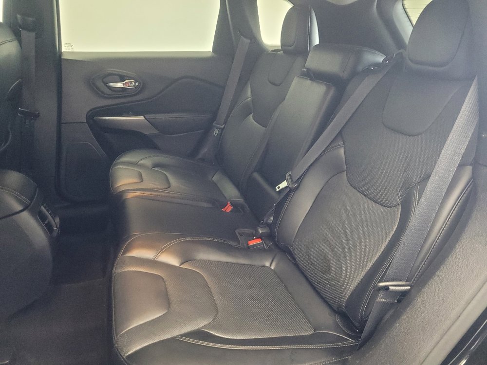 Used 2021 Jeep Cherokee Latitude Lux w/ Comfort/Convenience Group image 18