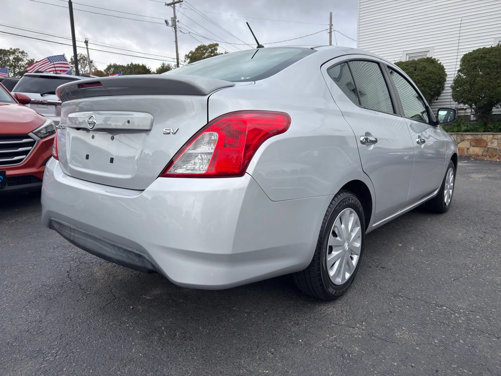 Used 2019 Nissan Versa SV FWD image 7