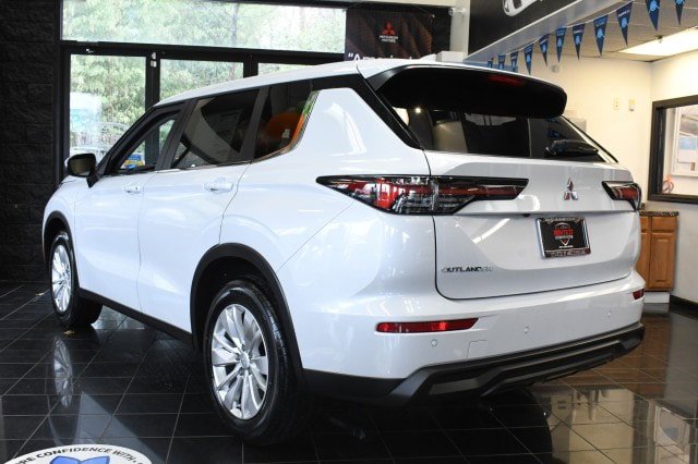 New 2026 Mitsubishi Outlander ES AWD/4WD image 10