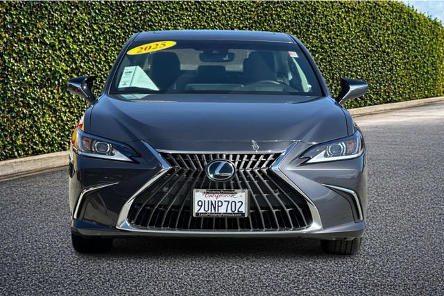 Used 2025 Lexus ES 300h w/ Premium Package FWD image 9