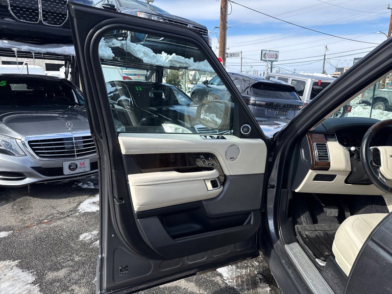 Used 2019 Land Rover Range Rover HSE image 13