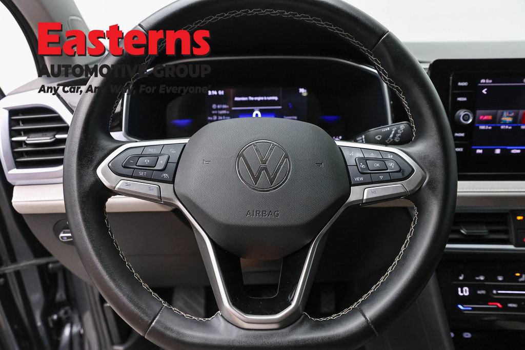 Used 2025 Volkswagen Taos SE AWD/4WD image 11