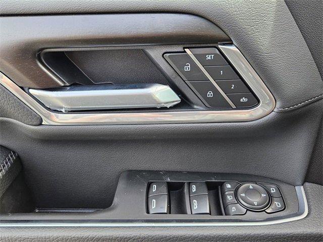 New 2025 GMC Sierra 3500 Denali w/ Denali Reserve Package image 18