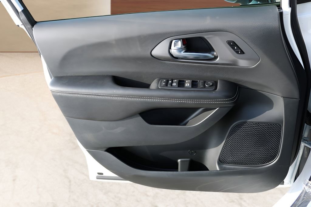 New 2026 Chrysler Pacifica Select FWD image 10