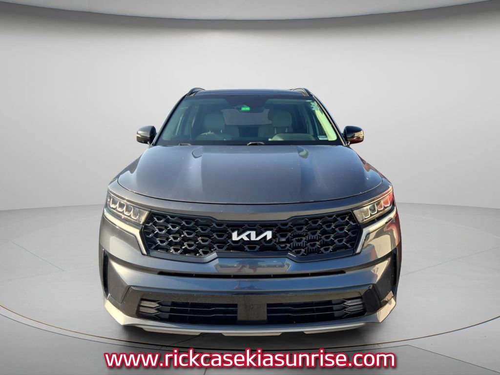 Used 2022 Kia Sorento EX w/ Panoramic Sunroof Package FWD image 3