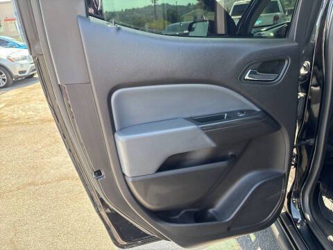 Used 2018 Chevrolet Colorado Z71 w/ LPO, Premium Interior Package AWD/4WD image 16