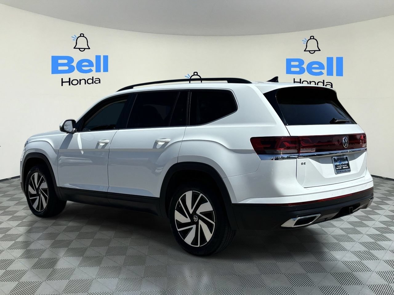 Used 2025 Volkswagen Atlas SE FWD image 3