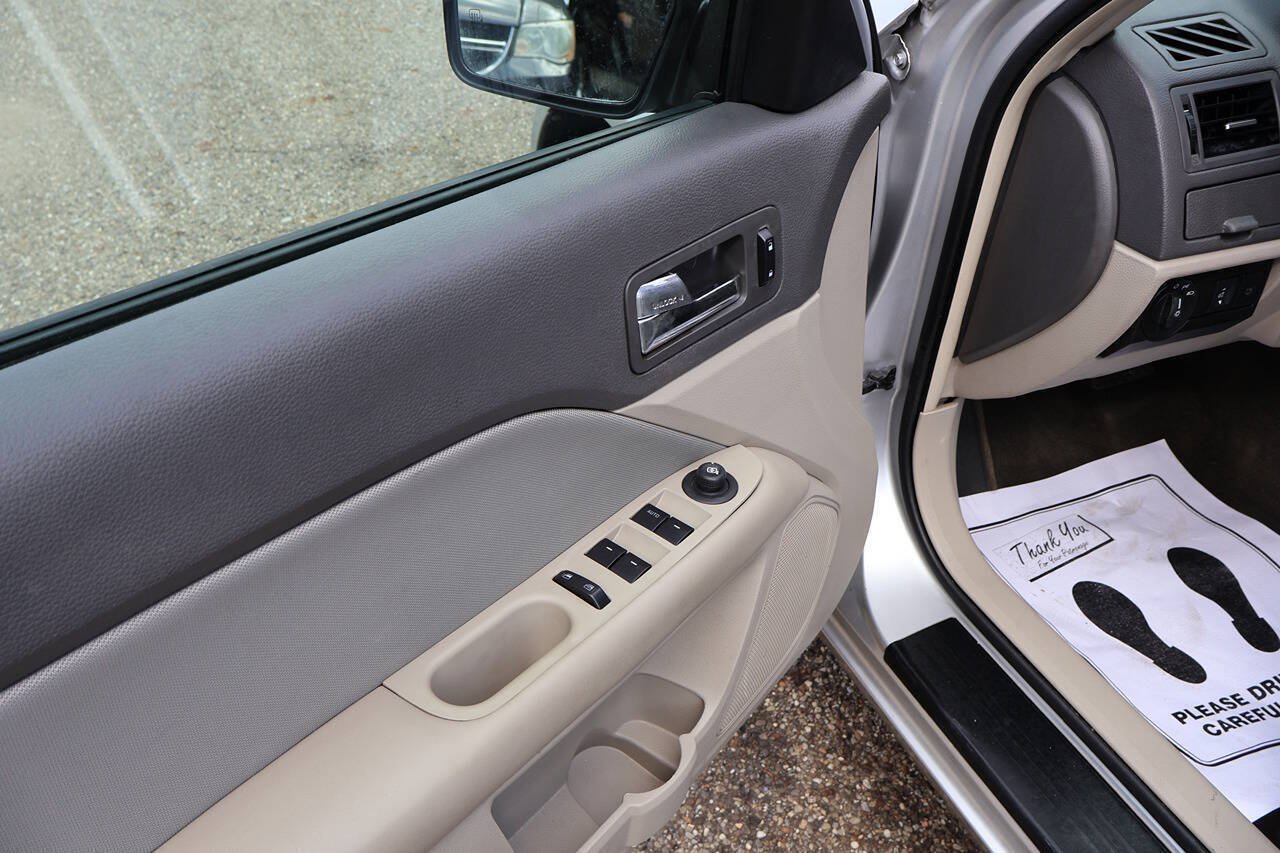 Used 2012 Ford Fusion S FWD image 12