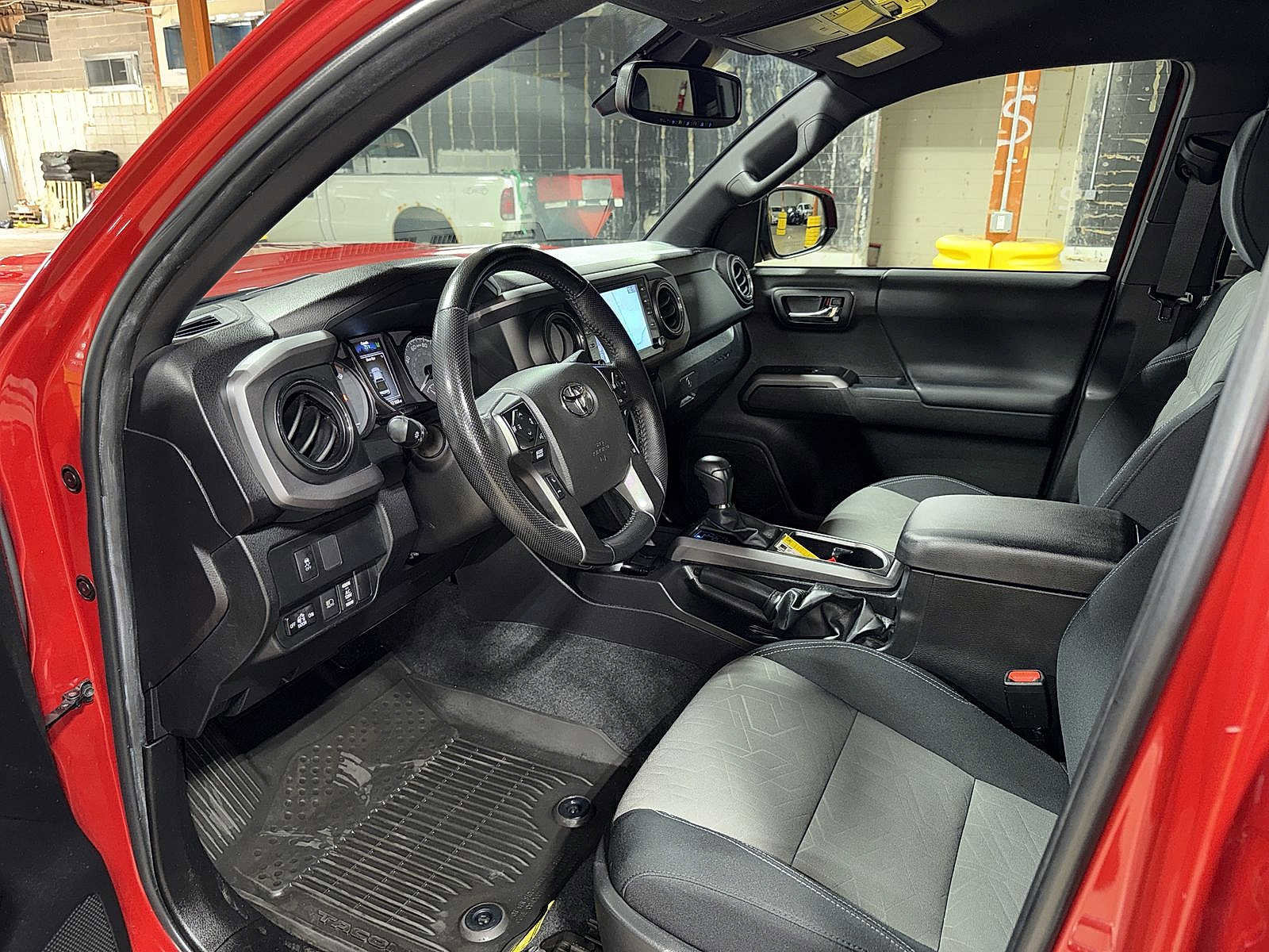 Used 2023 Toyota Tacoma TRD Sport AWD/4WD image 30