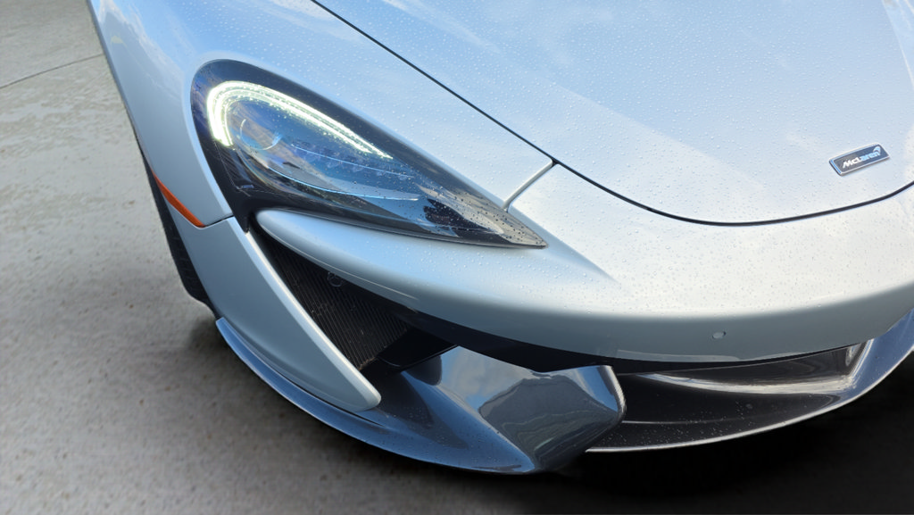 Used 2018 McLaren 570S Spider RWD image 10