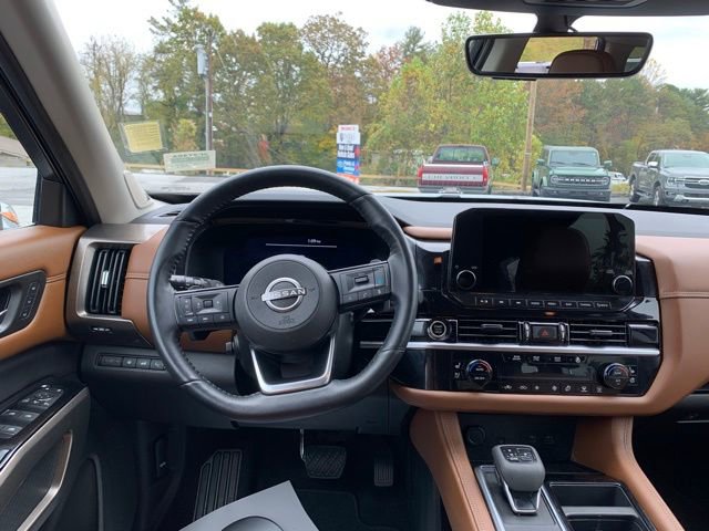 Used 2024 Nissan Pathfinder Platinum w/ Cargo Package image 8