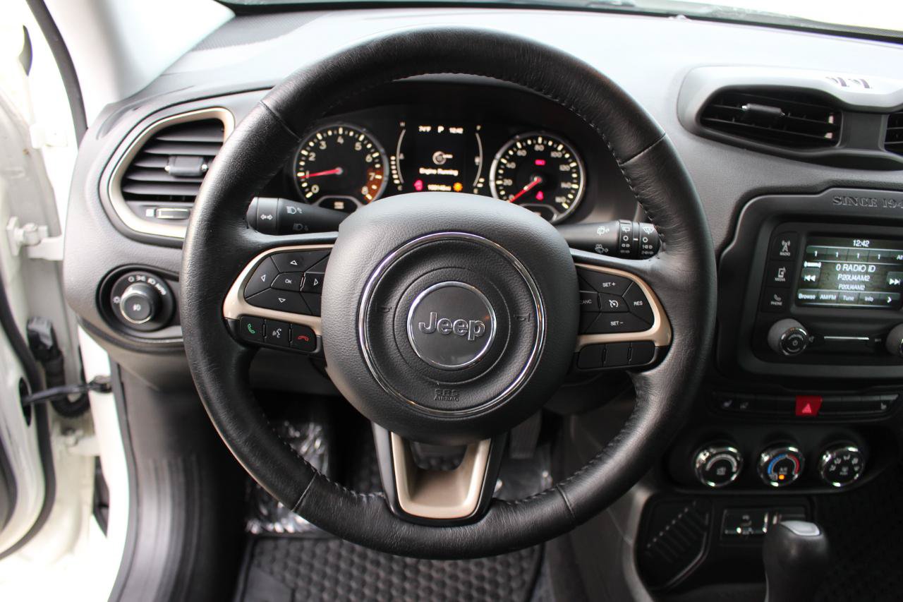Used 2016 Jeep Renegade Latitude w/ Cold Weather Group FWD image 18