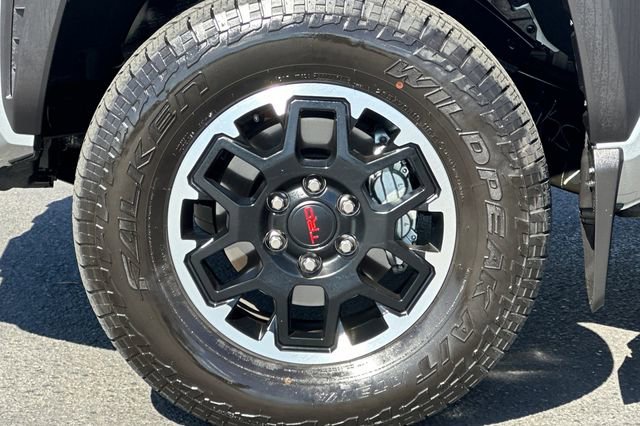 Certified 2025 Toyota Tacoma TRD Off-Road AWD/4WD image 31