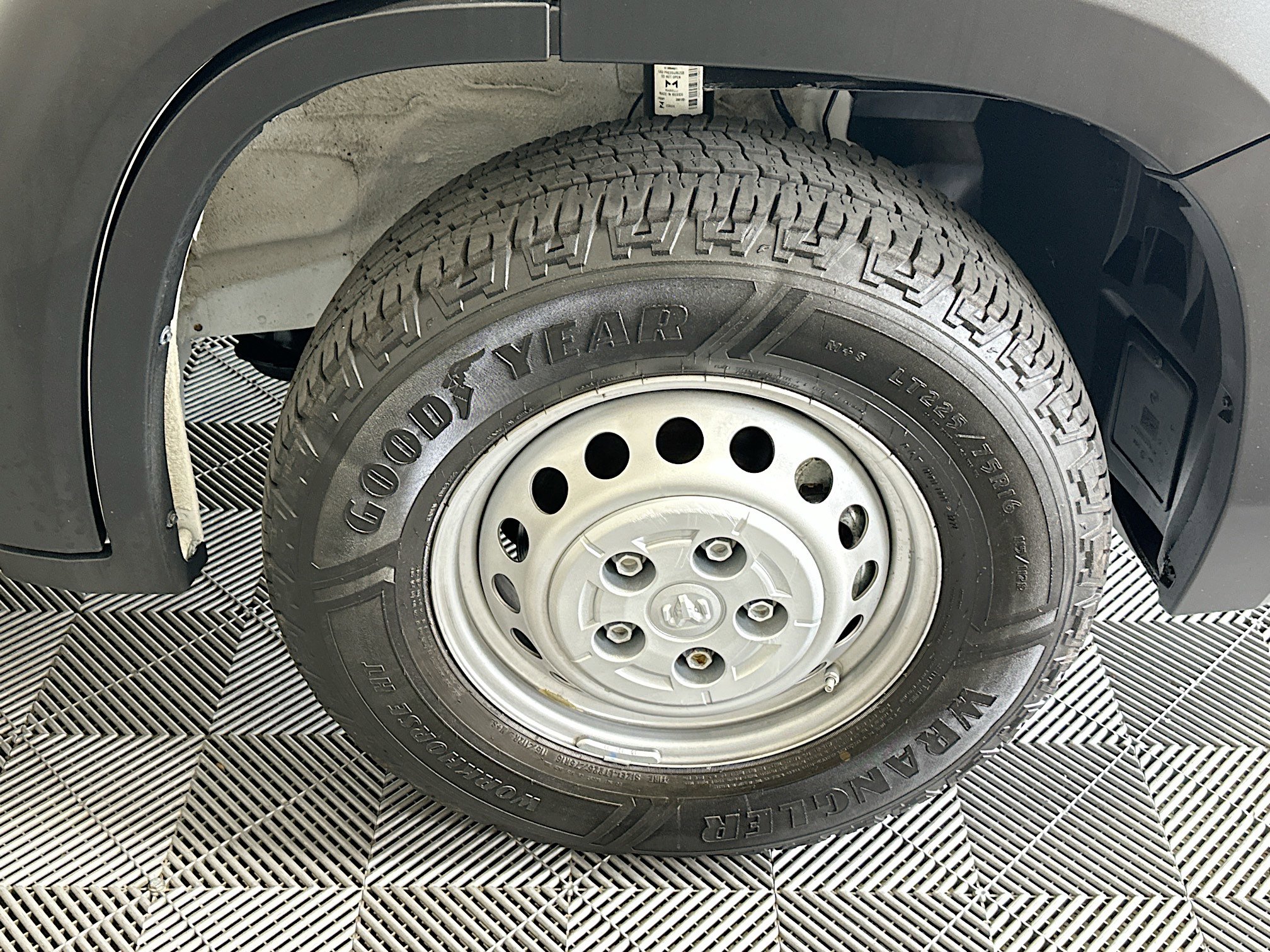 Used 2025 RAM ProMaster 2500 w/ Convenience Group image 11