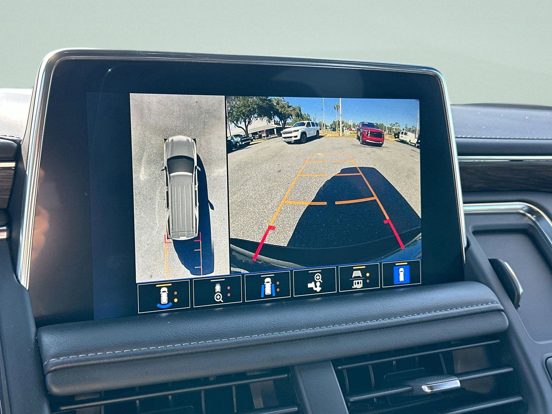 Used 2022 Chevrolet Tahoe Z71 w/ Off-Road Capability Package image 22