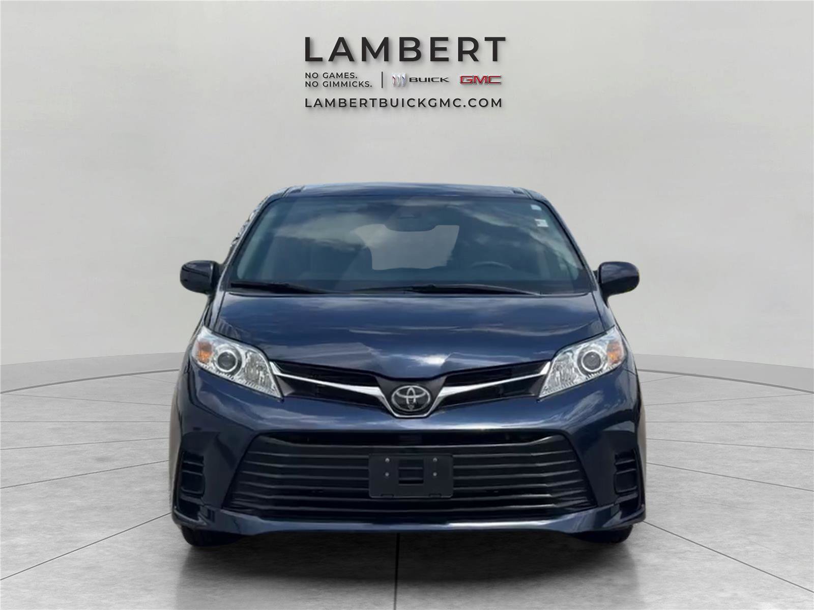 Used 2020 Toyota Sienna LE FWD image 2