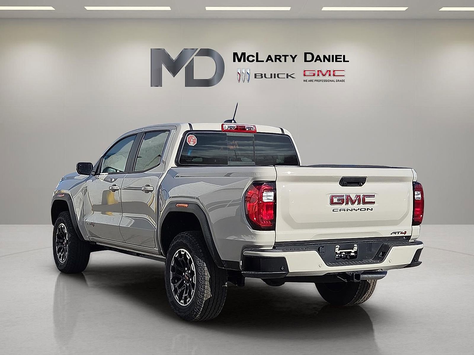 New 2026 GMC Canyon AT4 AWD/4WD image 4