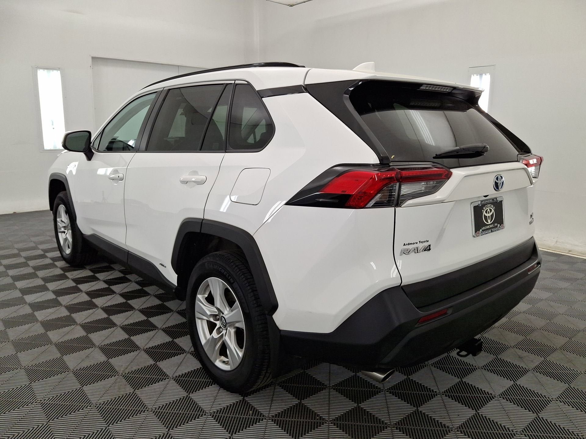 Certified 2019 Toyota RAV4 XLE w/ Carpet Mat Package AWD/4WD image 22