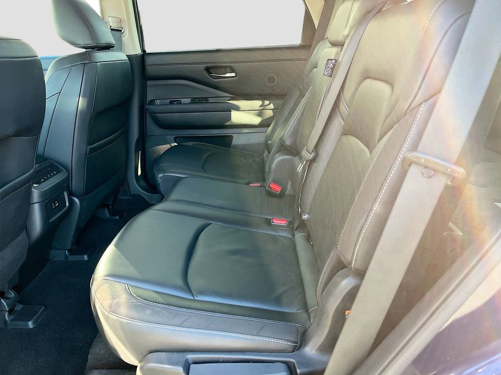 Used 2022 Nissan Pathfinder SL w/ SL Black Package image 24
