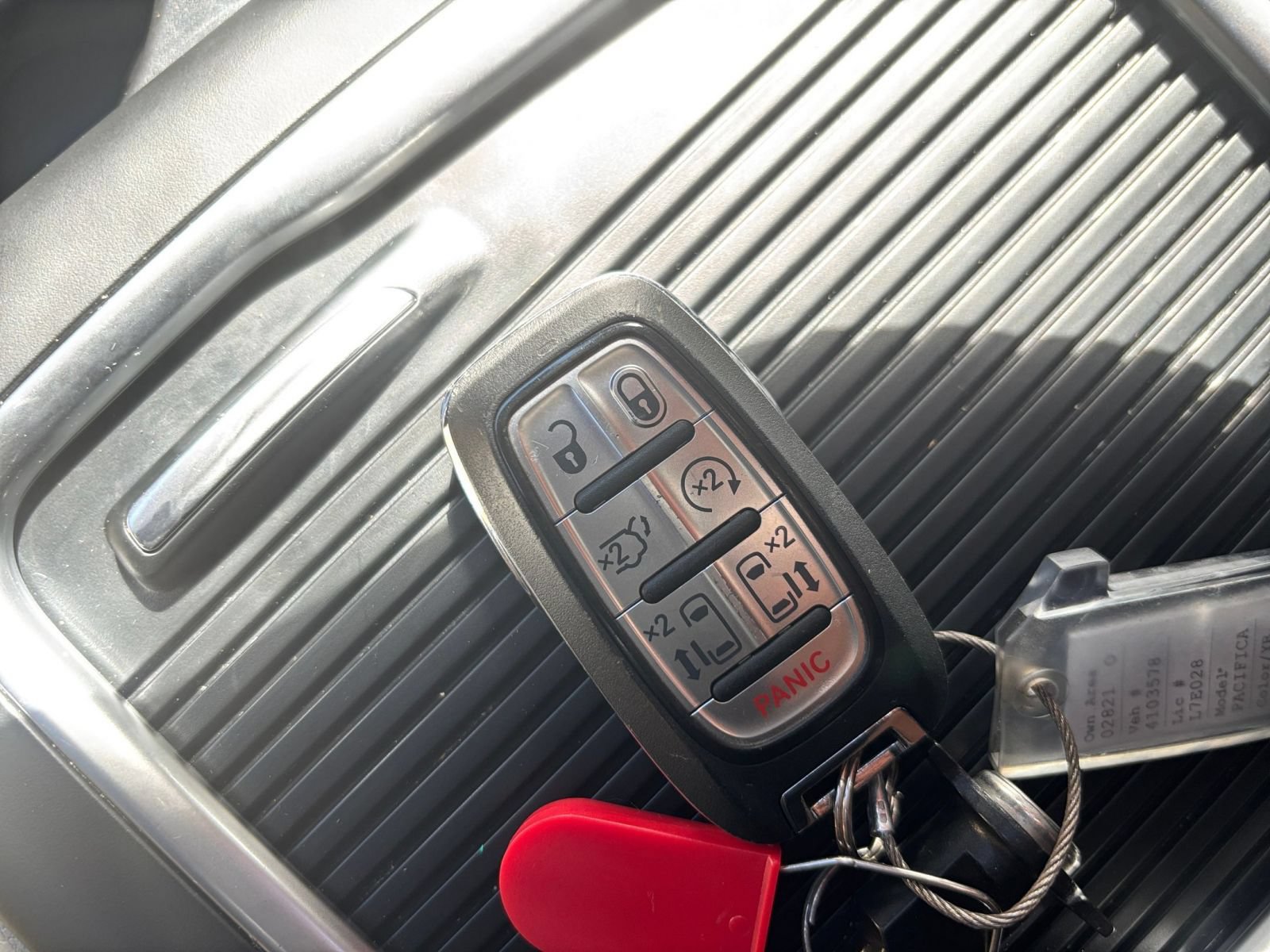 Used 2024 Chrysler Pacifica Touring-L FWD image 22