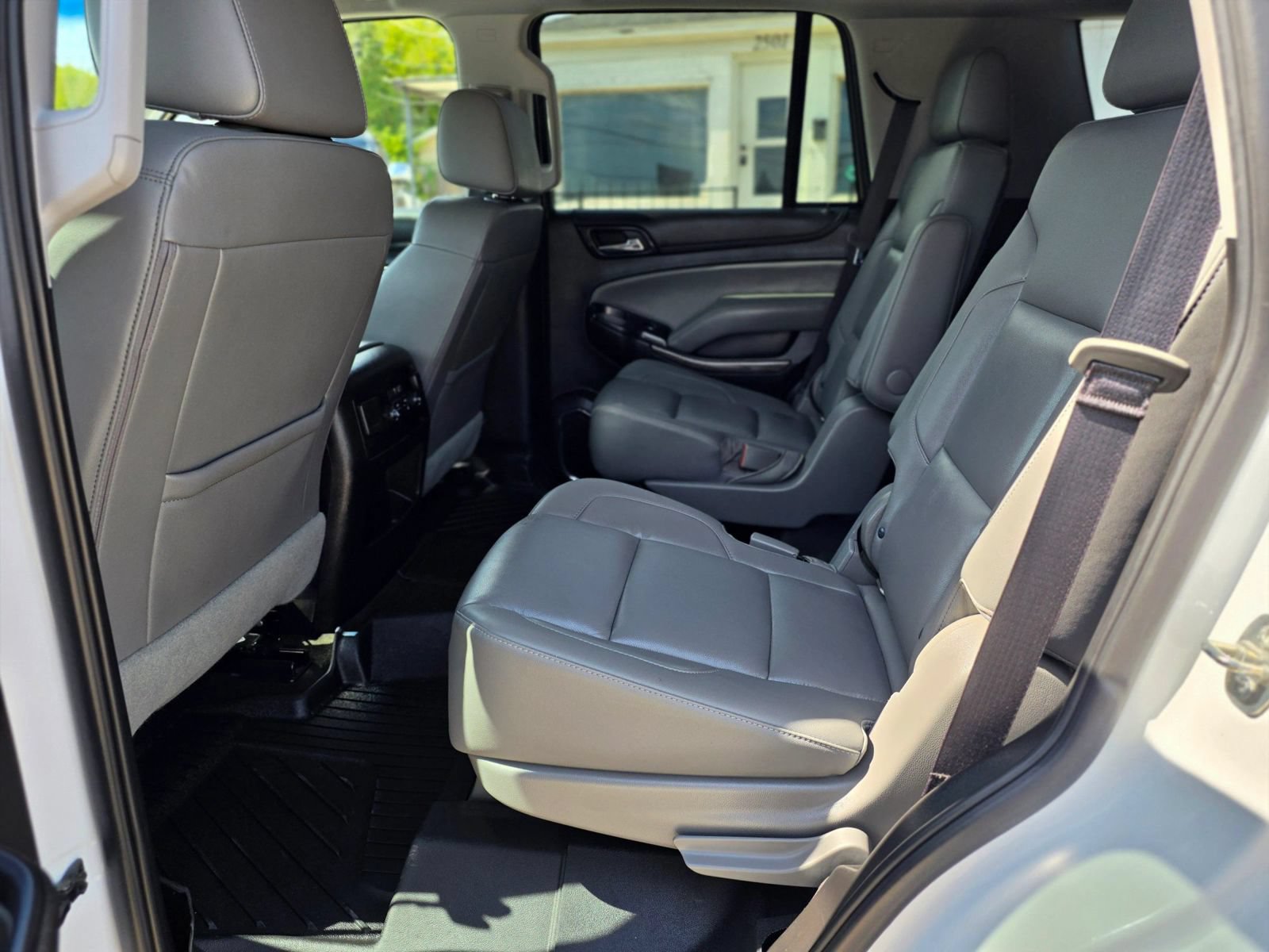 Used 2019 Chevrolet Tahoe LT w/ LT Signature Package RWD image 12