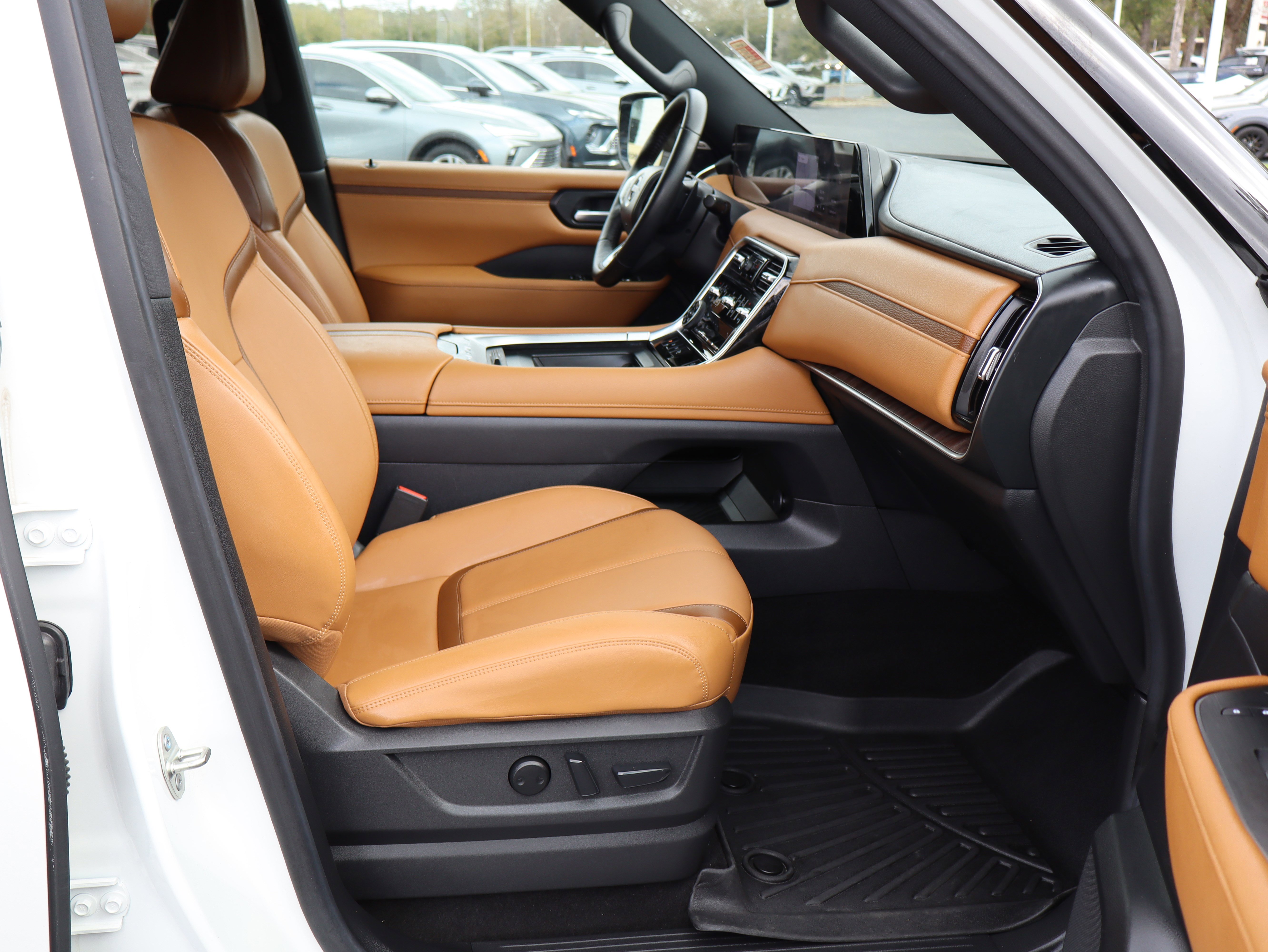 Used 2025 Nissan Armada SL w/ Captain's Chari Seat Package image 26