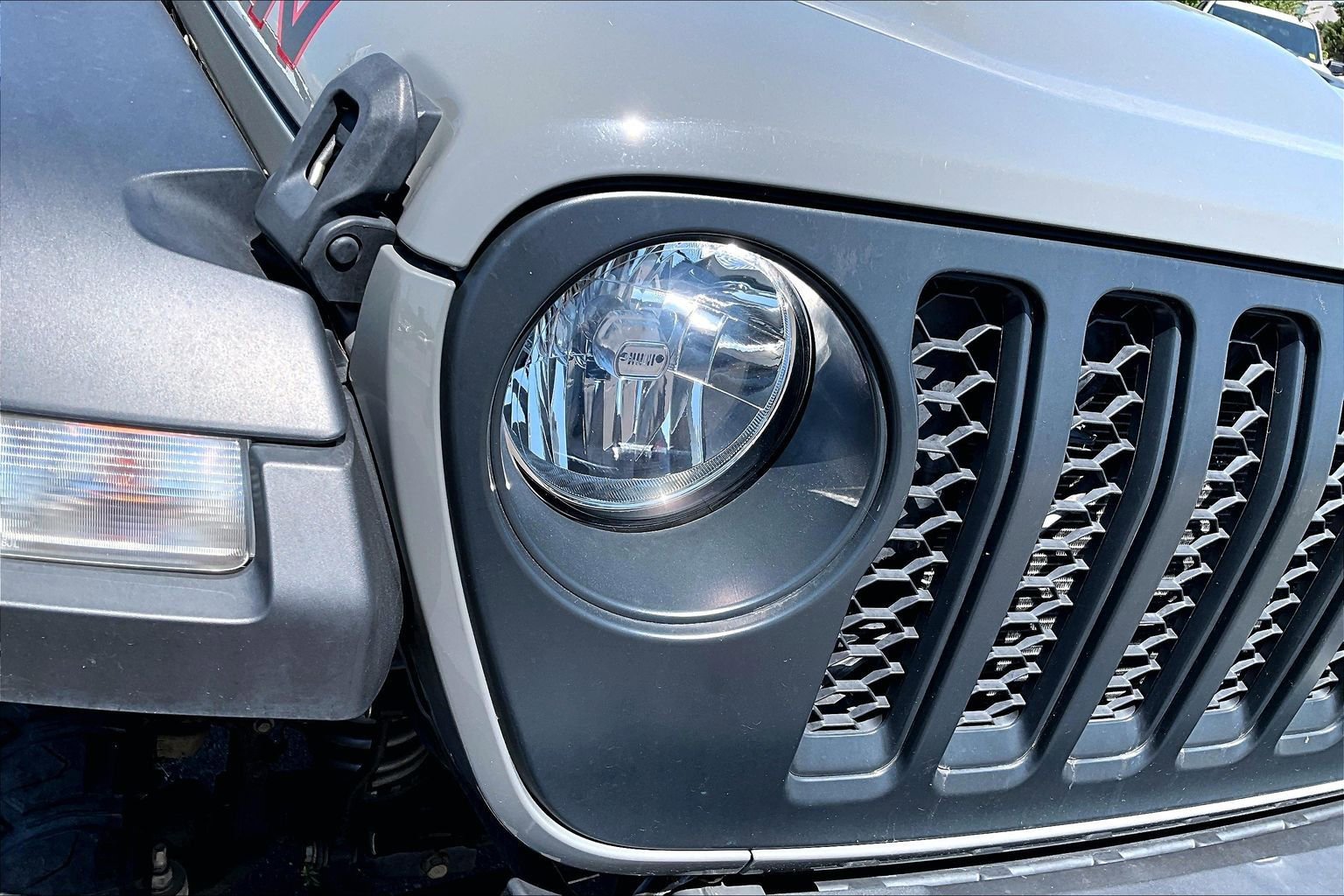 Used 2022 Jeep Gladiator Rubicon w/ Cold Weather Group AWD/4WD image 31
