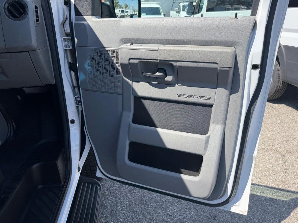 Used 2009 Ford E-350 and Econoline 350 Extended Wagon Super Duty RWD image 19