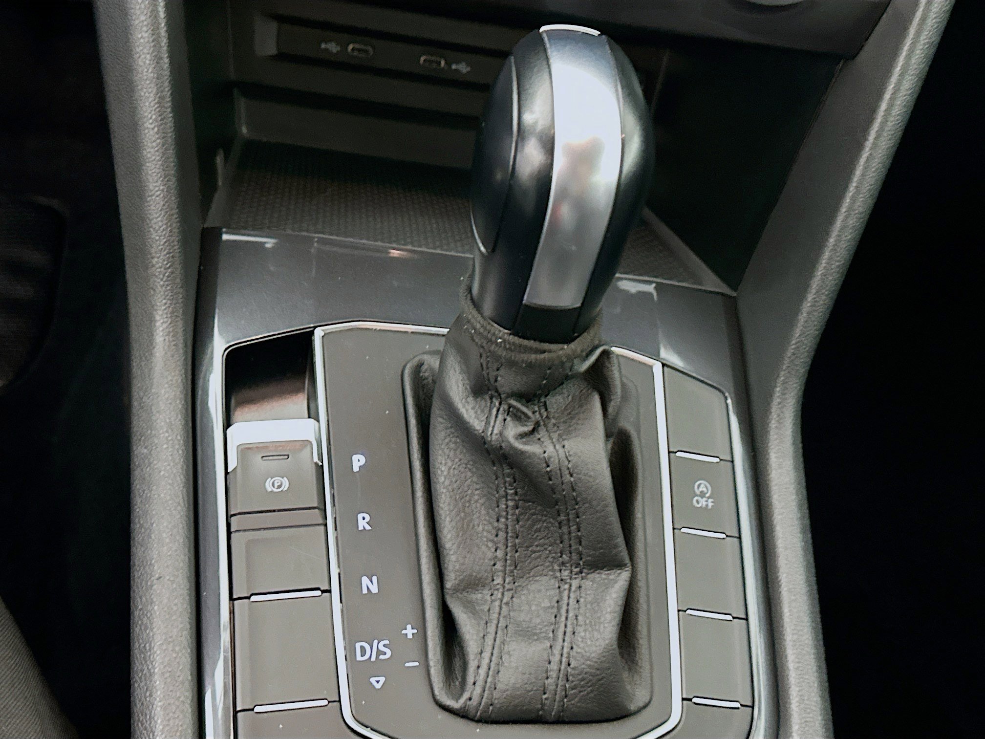 Used 2020 Volkswagen Tiguan S image 23