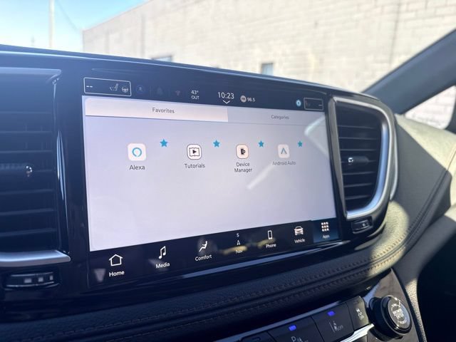 New 2026 Chrysler Pacifica Pinnacle w/ Trailer Tow Group FWD image 36