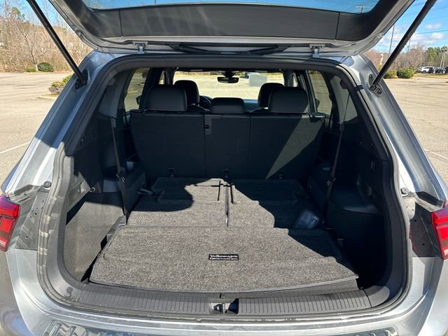Used 2023 Volkswagen Tiguan SE R-Line image 31