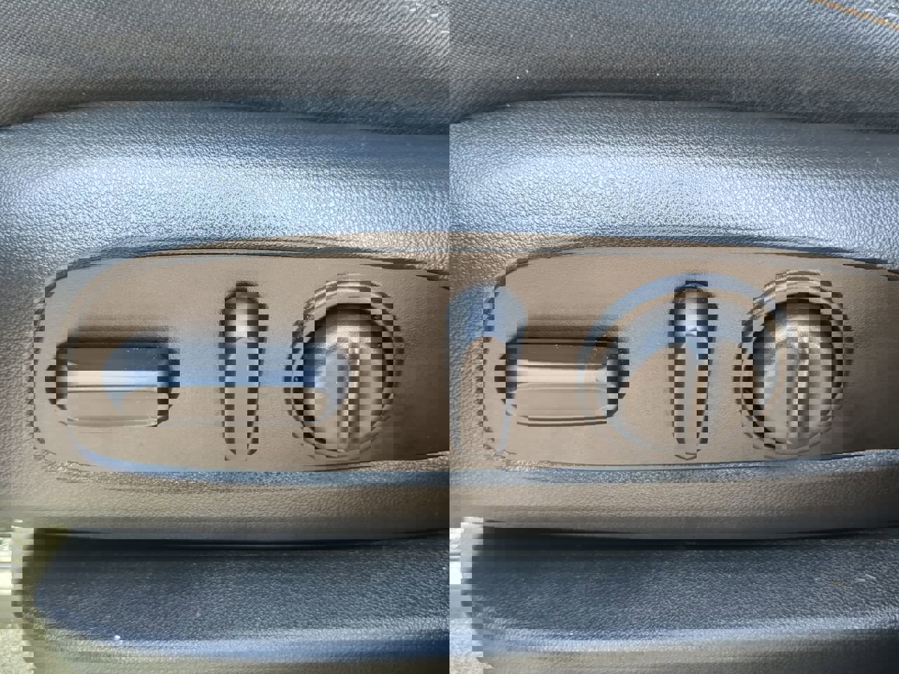 Used 2018 Chevrolet Equinox LT w/ LPO, Cargo Package FWD image 27