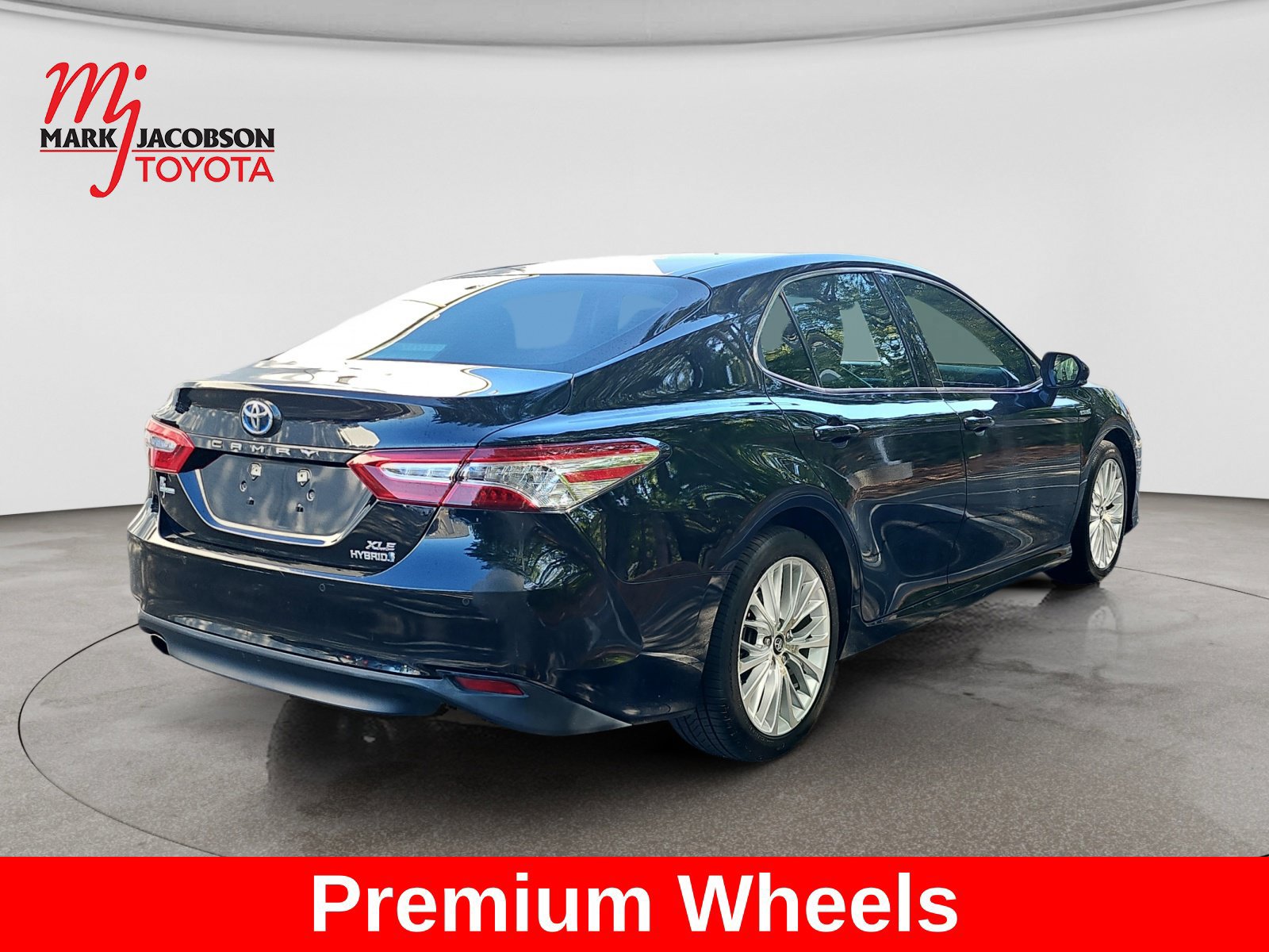 Used 2018 Toyota Camry XLE FWD image 8