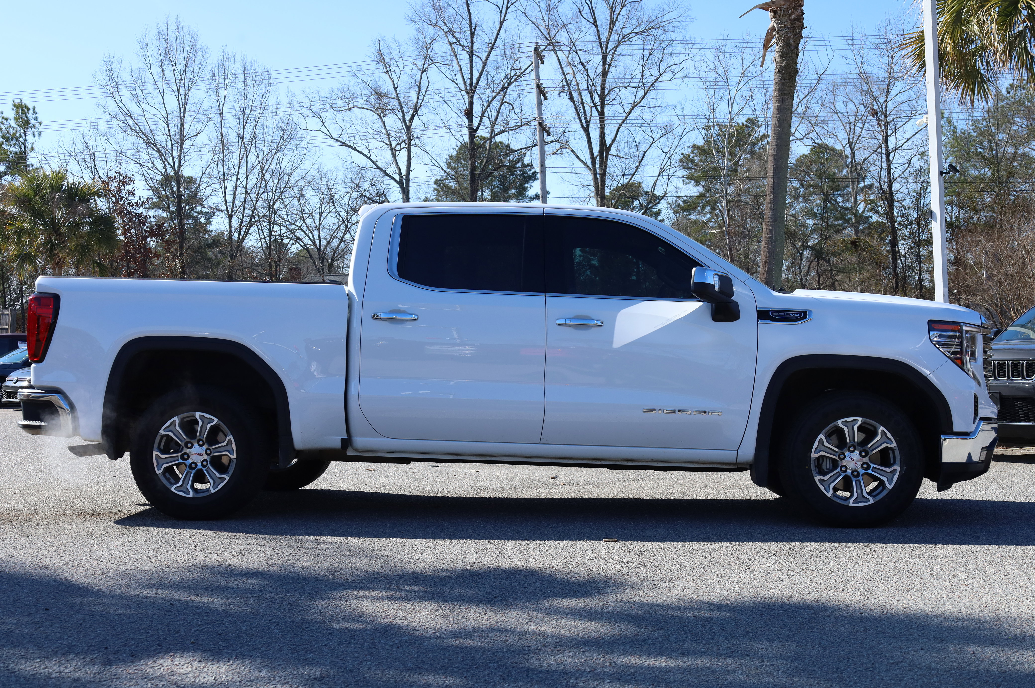 Used 2025 GMC Sierra 1500 SLT image 6