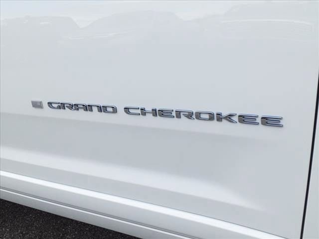 New 2023 Jeep Grand Cherokee Overland AWD/4WD image 10