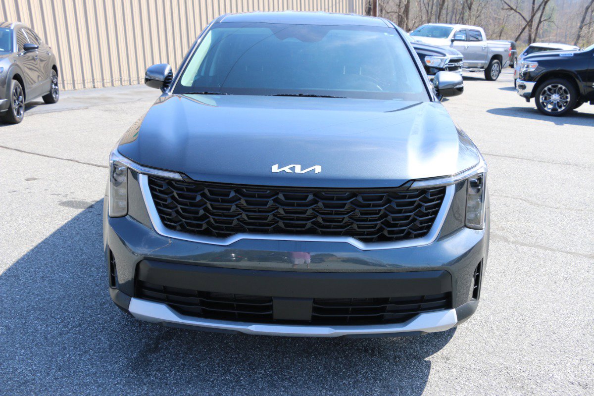 Used 2024 Kia Sorento LX image 10