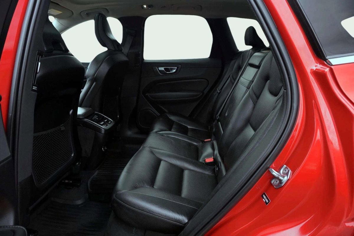 Used 2020 Volvo XC60 T5 Inscription w/ Protection Package Premier image 18