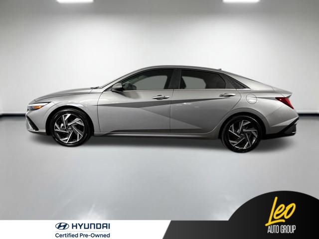 Used 2025 Hyundai Elantra SEL FWD image 2