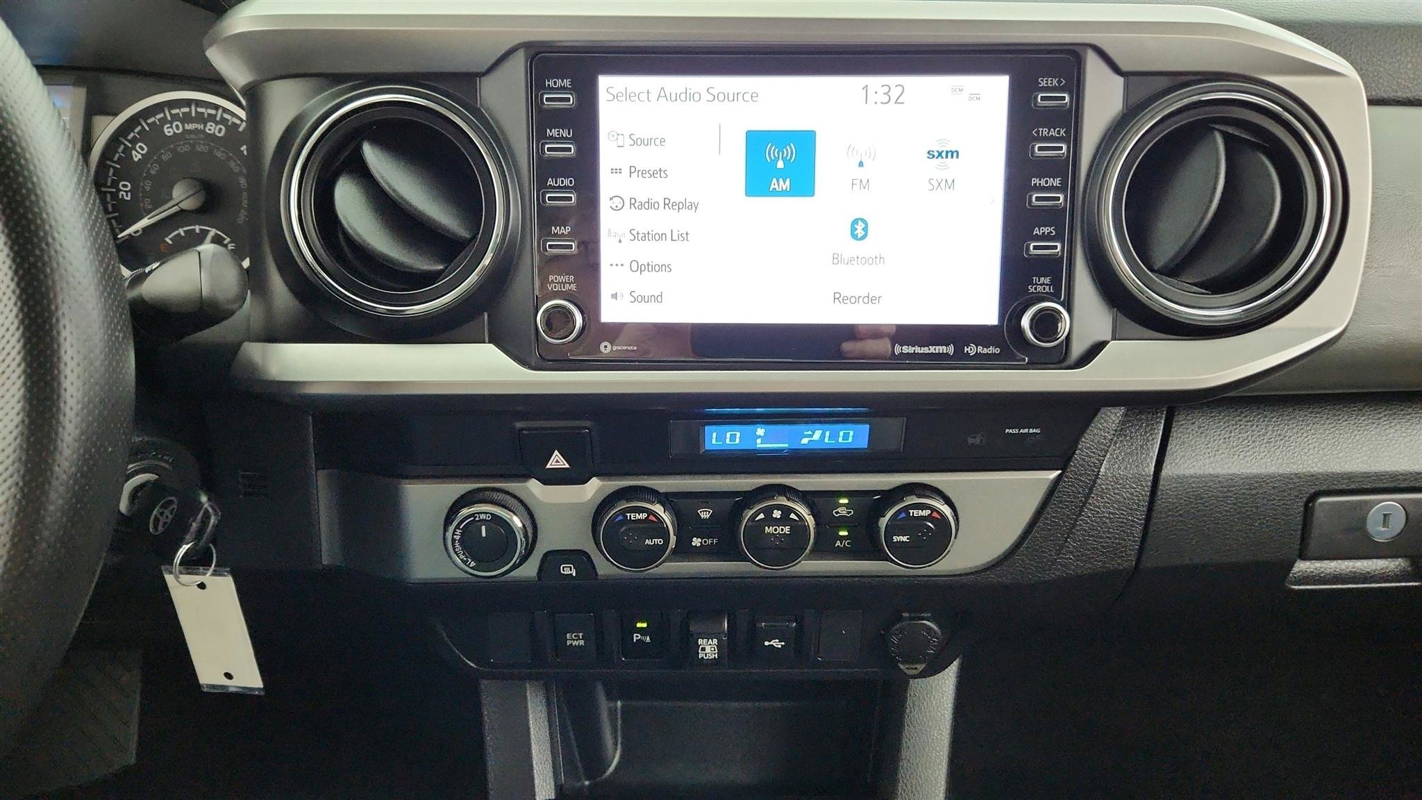 Used 2022 Toyota Tacoma SR5 AWD/4WD image 30