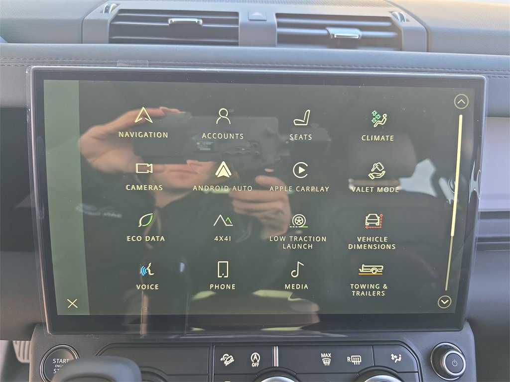 New 2026 Land Rover Defender 130 X-Dynamic SE image 22