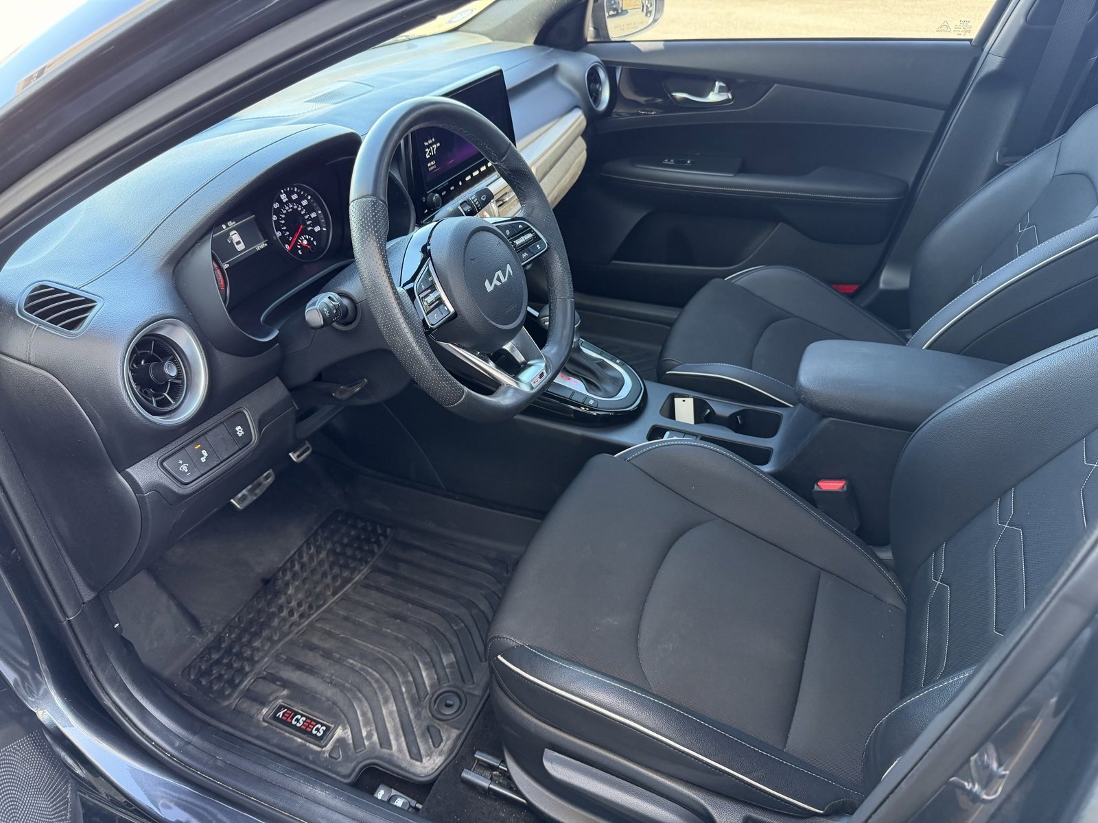 Used 2024 Kia Forte GT-Line w/ GT-Line Premium Package image 9