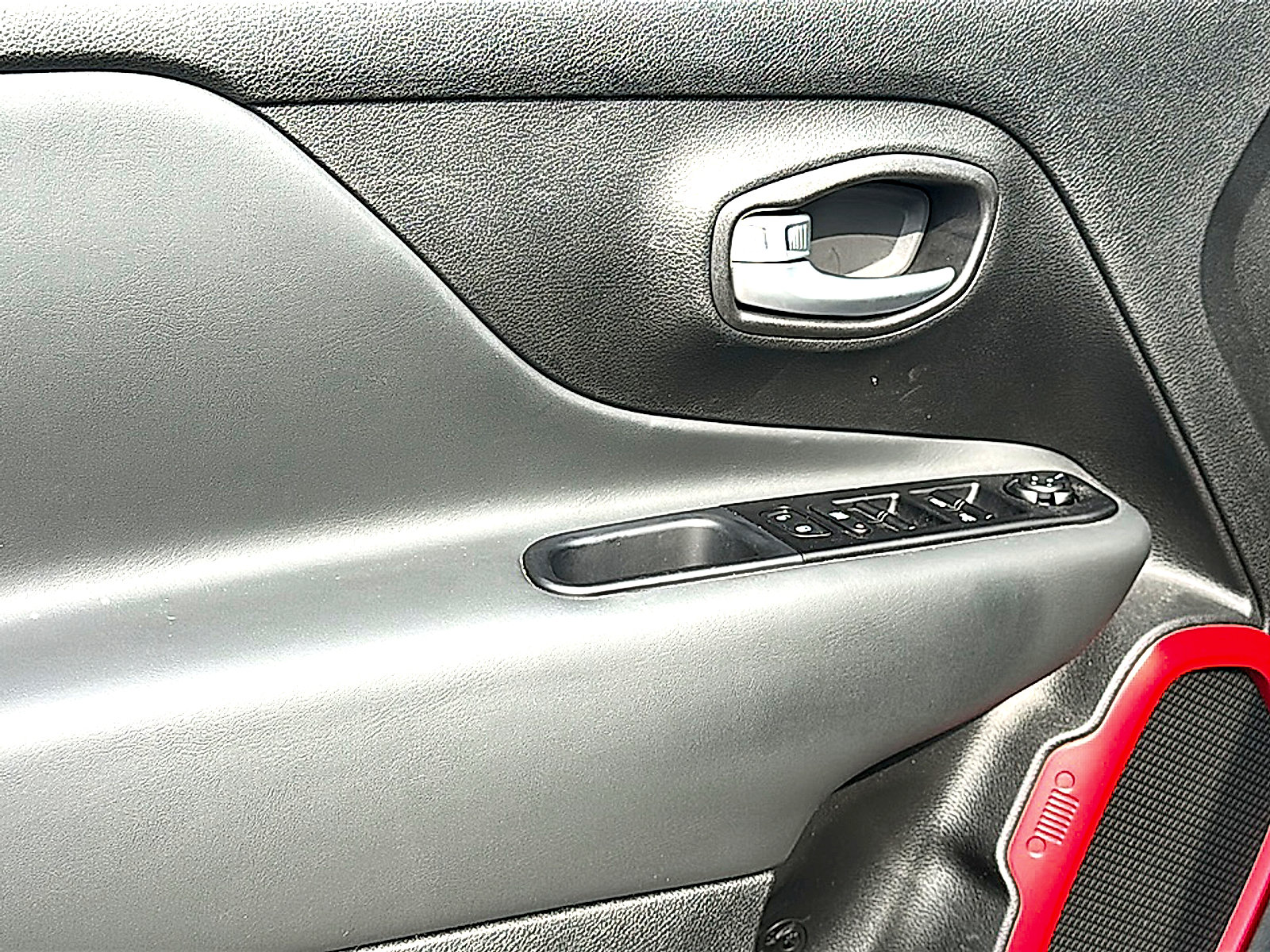 Used 2022 Jeep Renegade Trailhawk w/ Trailer Tow Group AWD/4WD image 16