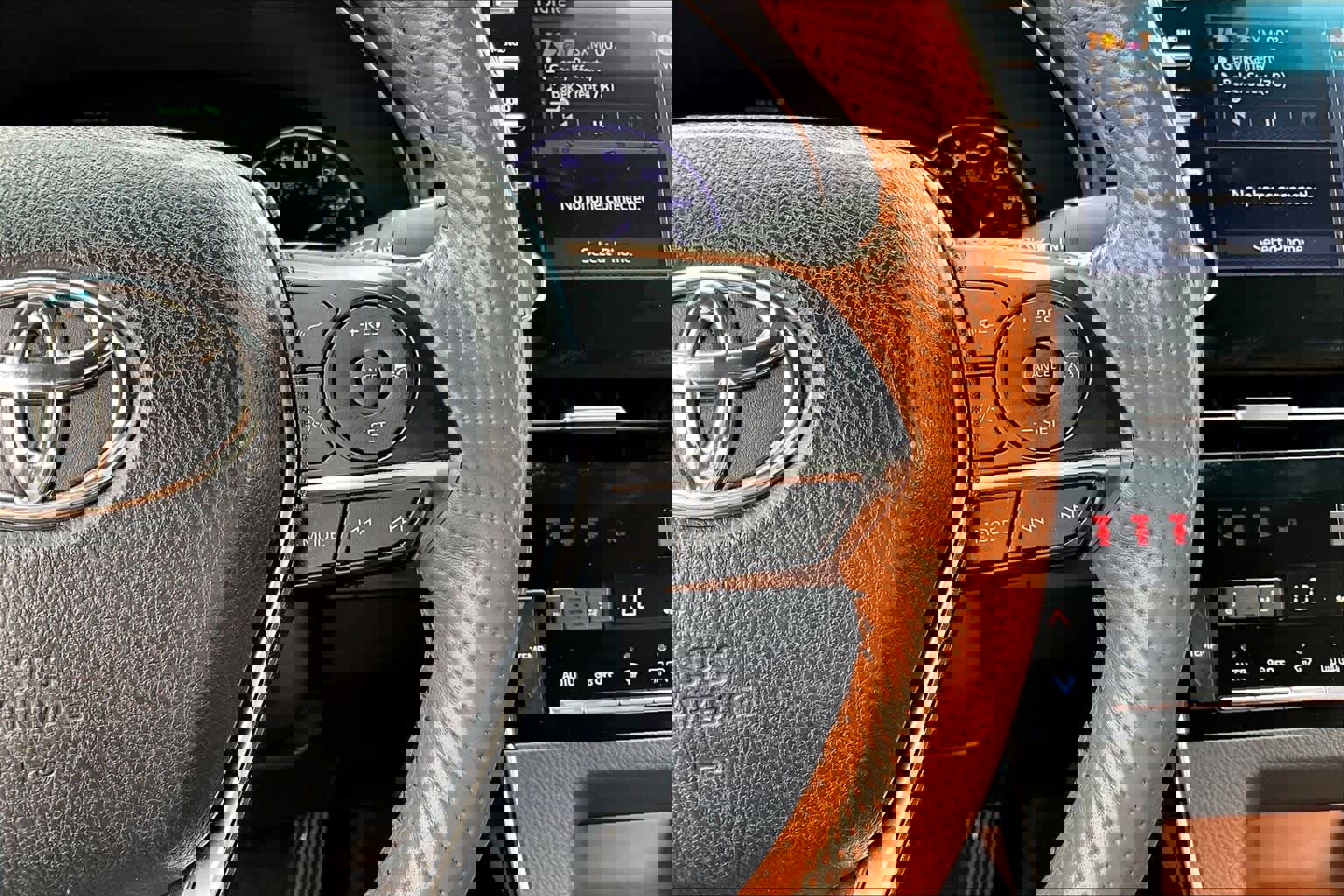 Used 2019 Toyota Avalon Limited image 23