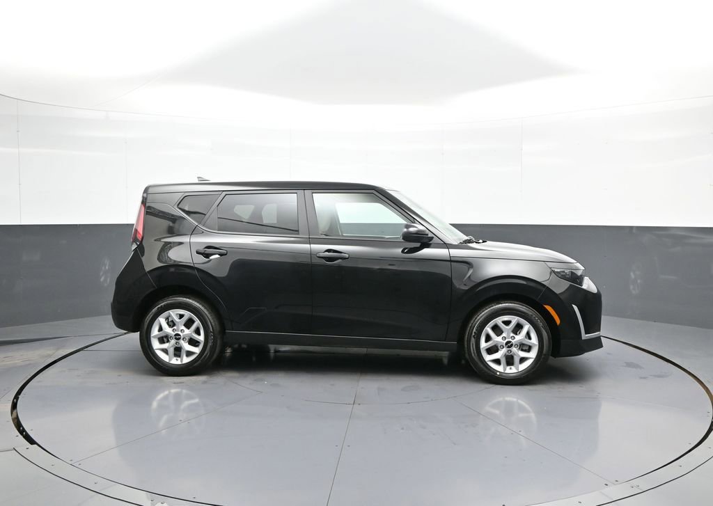 Certified 2025 Kia Soul LX w/ LX Technology Package image 5