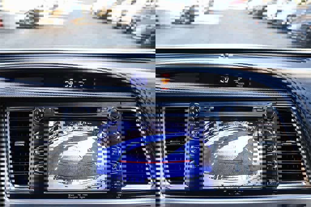 Used 2017 Toyota Highlander SE image 25